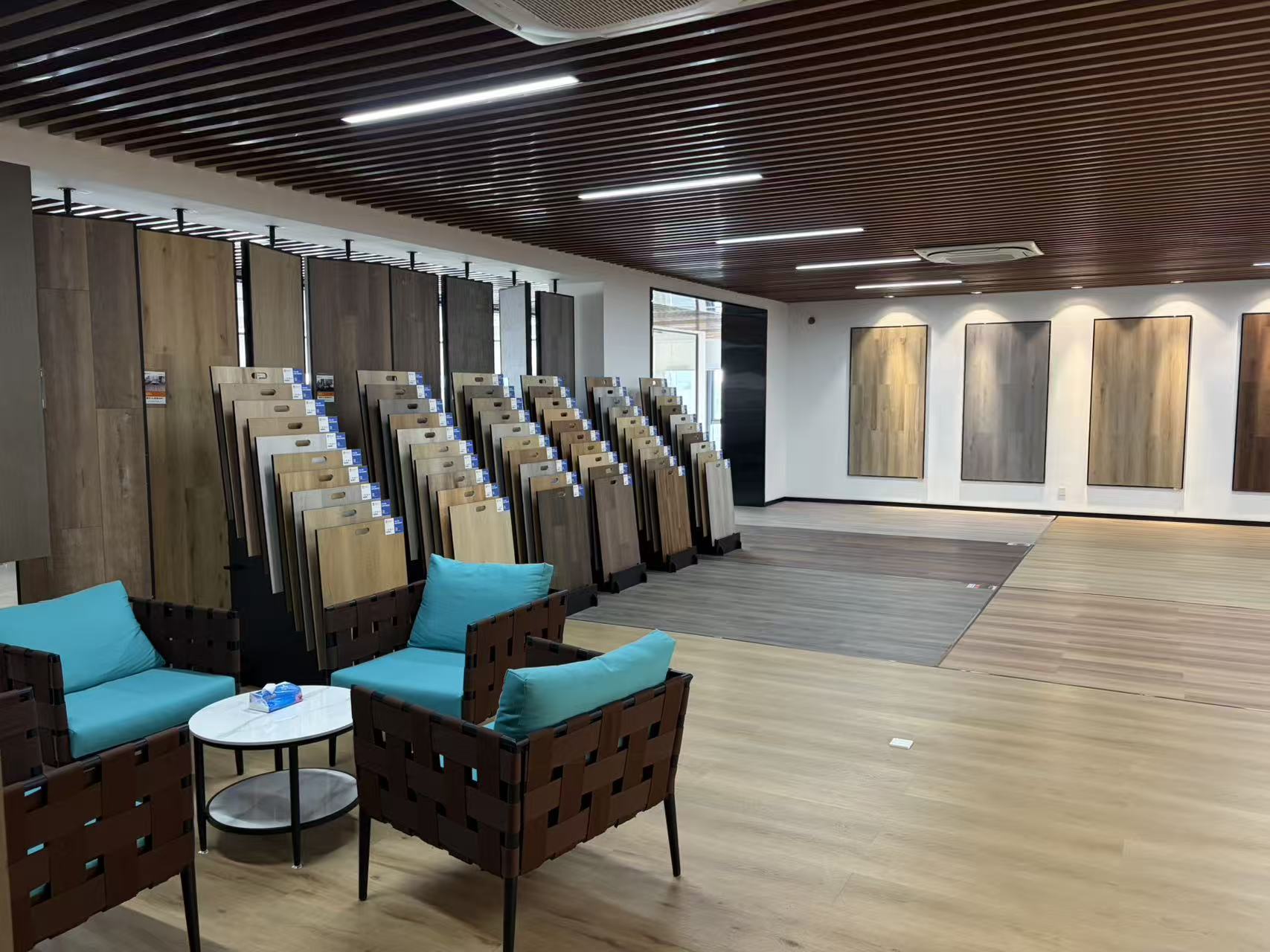 SPC vinyl flooring retail chain rollout United Kingdom — Ecoflors