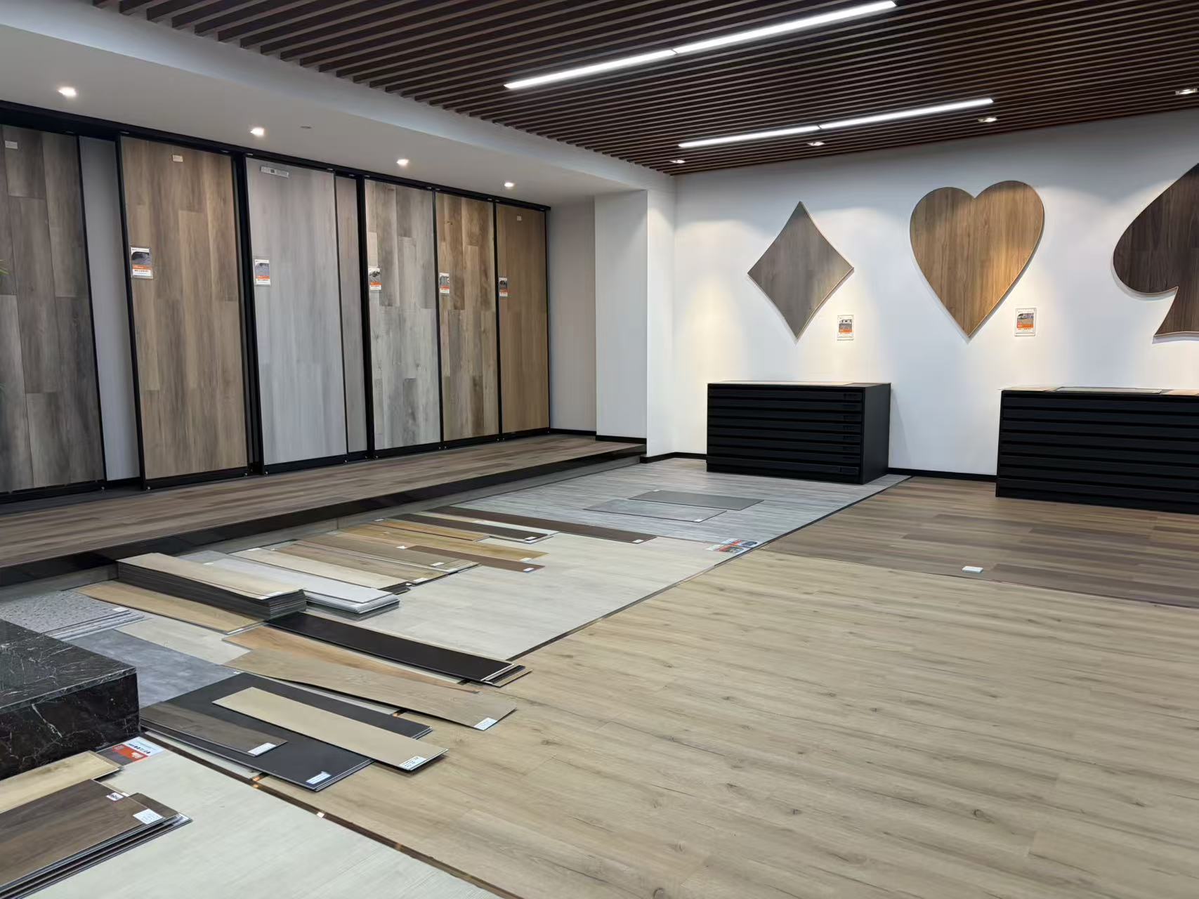5mm Click LVT flooring displayed in showroom — UAE Saudi Arabia Middle East market