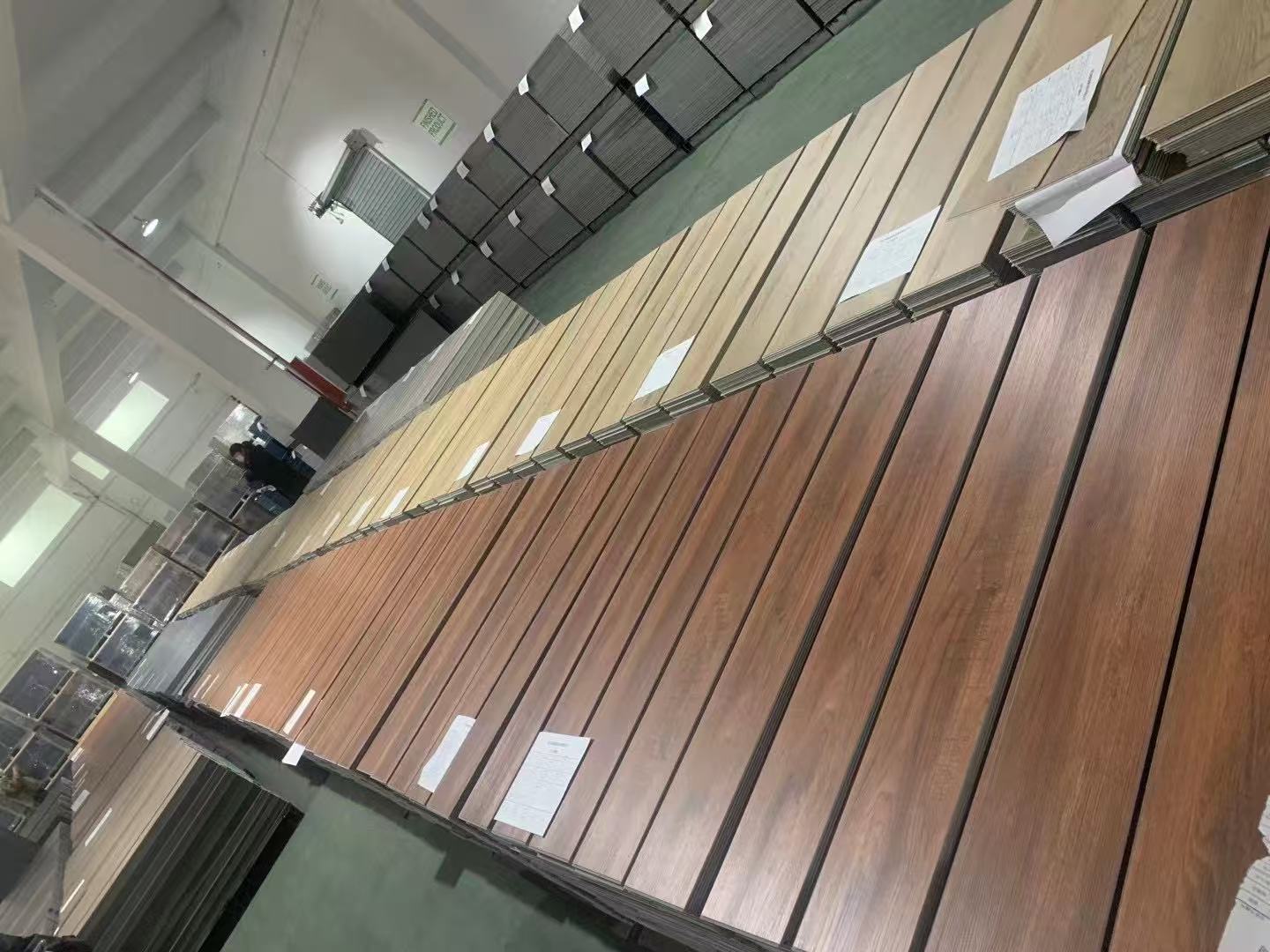 Fabbrica Pavimenti SPC - Produzione Diretta per l'Italia